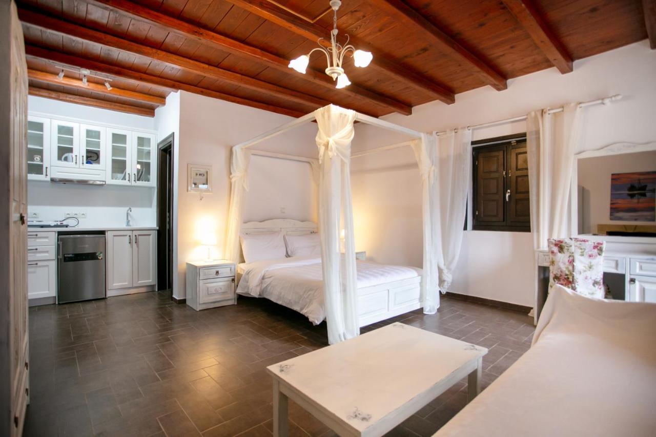 Traditional Apartments Plagiaki Néon Oítilon Exterior foto