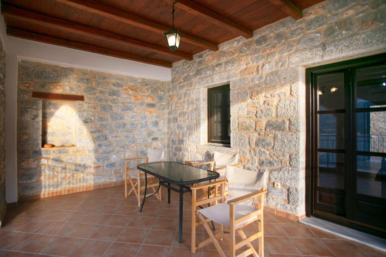 Traditional Apartments Plagiaki Néon Oítilon Exterior foto
