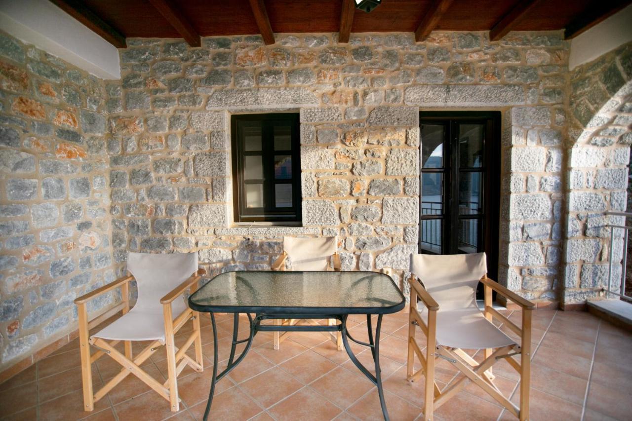 Traditional Apartments Plagiaki Néon Oítilon Exterior foto
