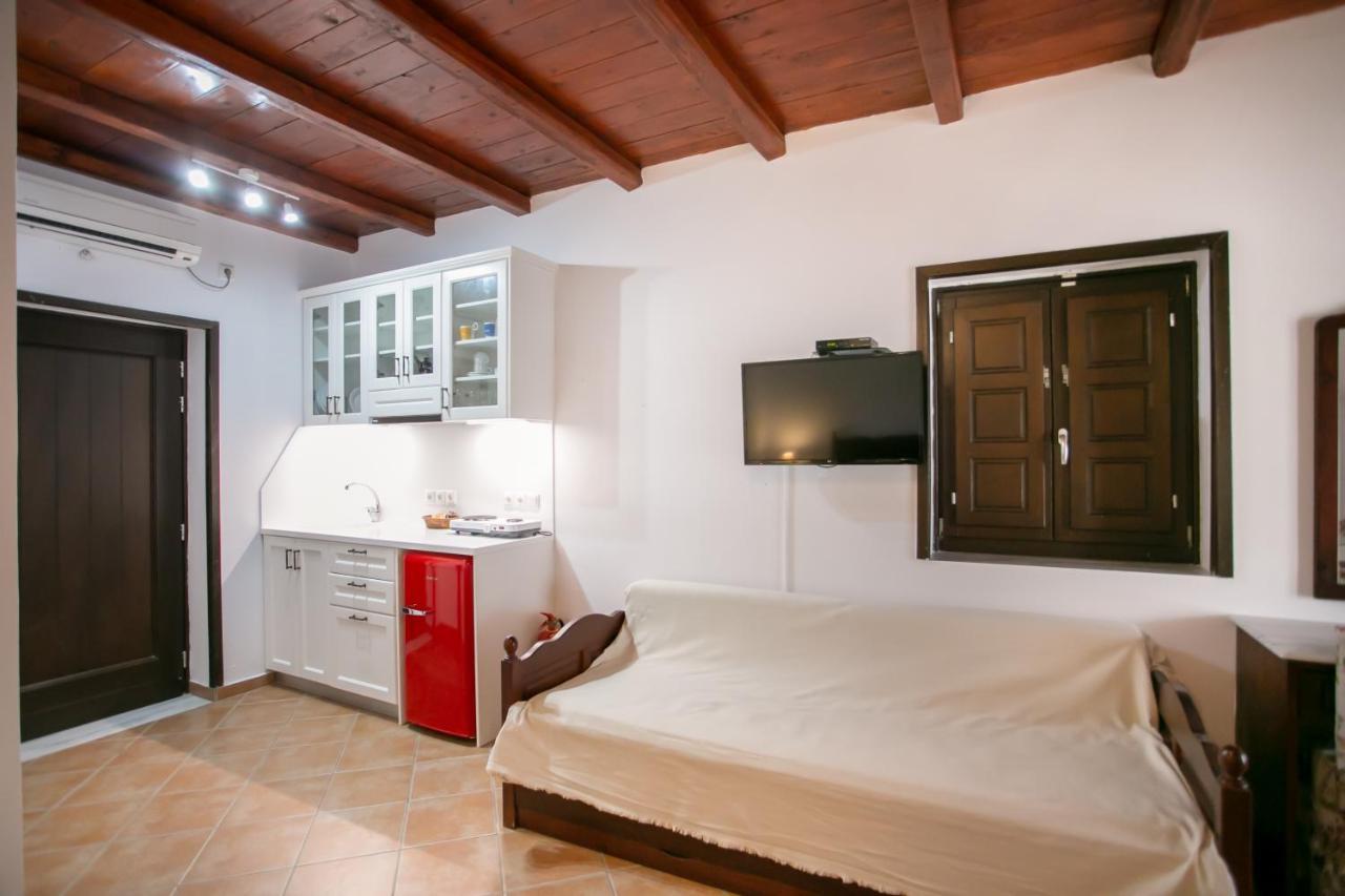 Traditional Apartments Plagiaki Néon Oítilon Exterior foto