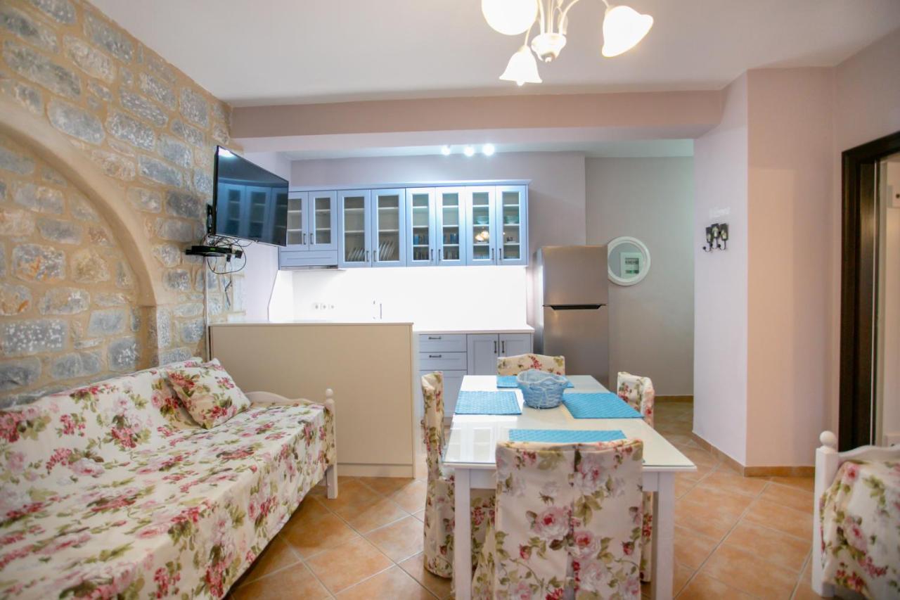 Traditional Apartments Plagiaki Néon Oítilon Exterior foto