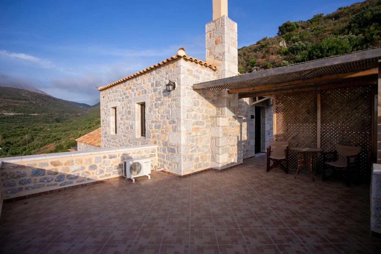 Traditional Apartments Plagiaki Néon Oítilon Exterior foto
