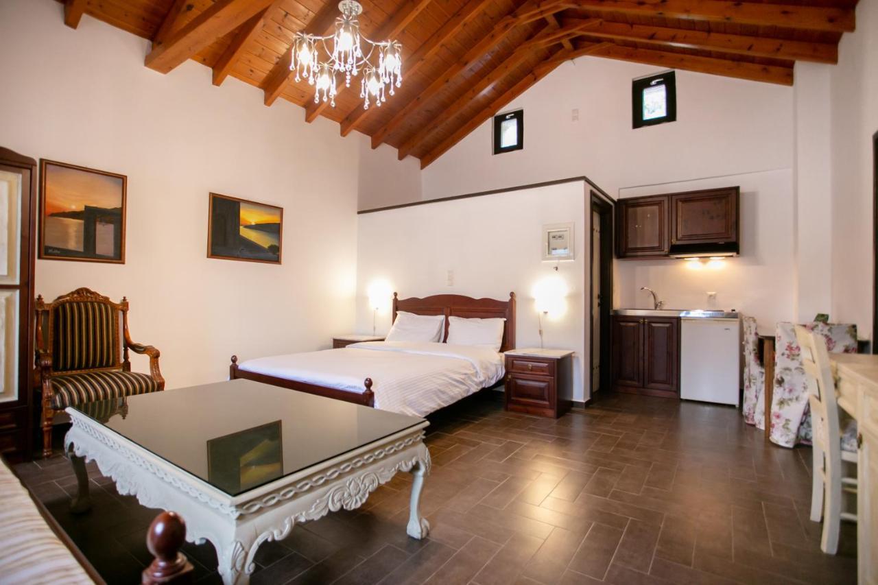 Traditional Apartments Plagiaki Néon Oítilon Exterior foto
